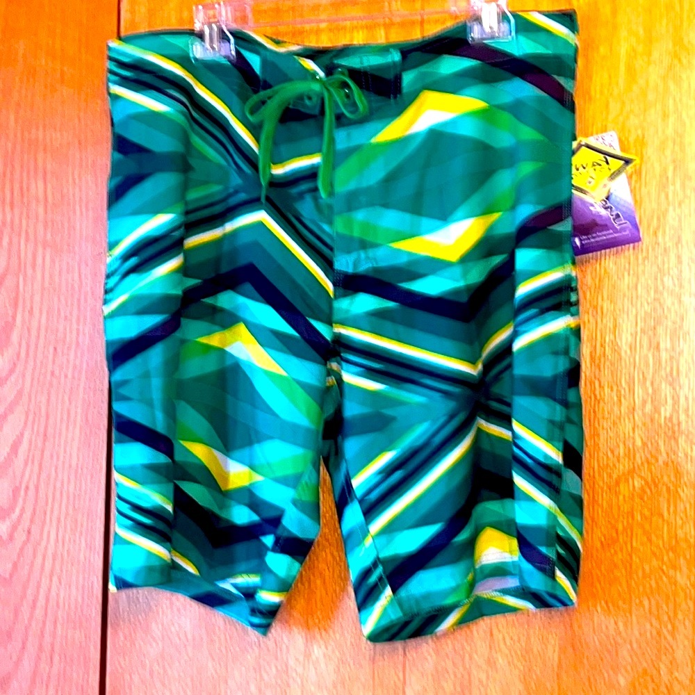 New with Tags Kanu Surf Board Shorts 4 way stretch 3 pkt “Energy” green size 36
